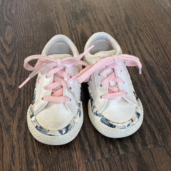 Converse - Picture 2 of 4